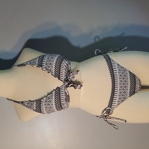VICTORIA'S SECRET BIKINI 2 piece Sizes 32B/S Black/White geometric